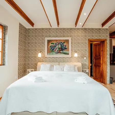 Barcadam Hotel *