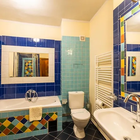Barcadam Hotel *