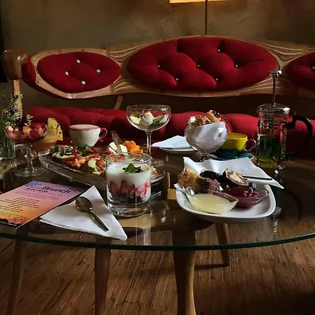 Barcadam Hotel *