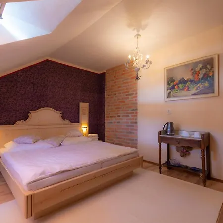 Barcadam Hotel *